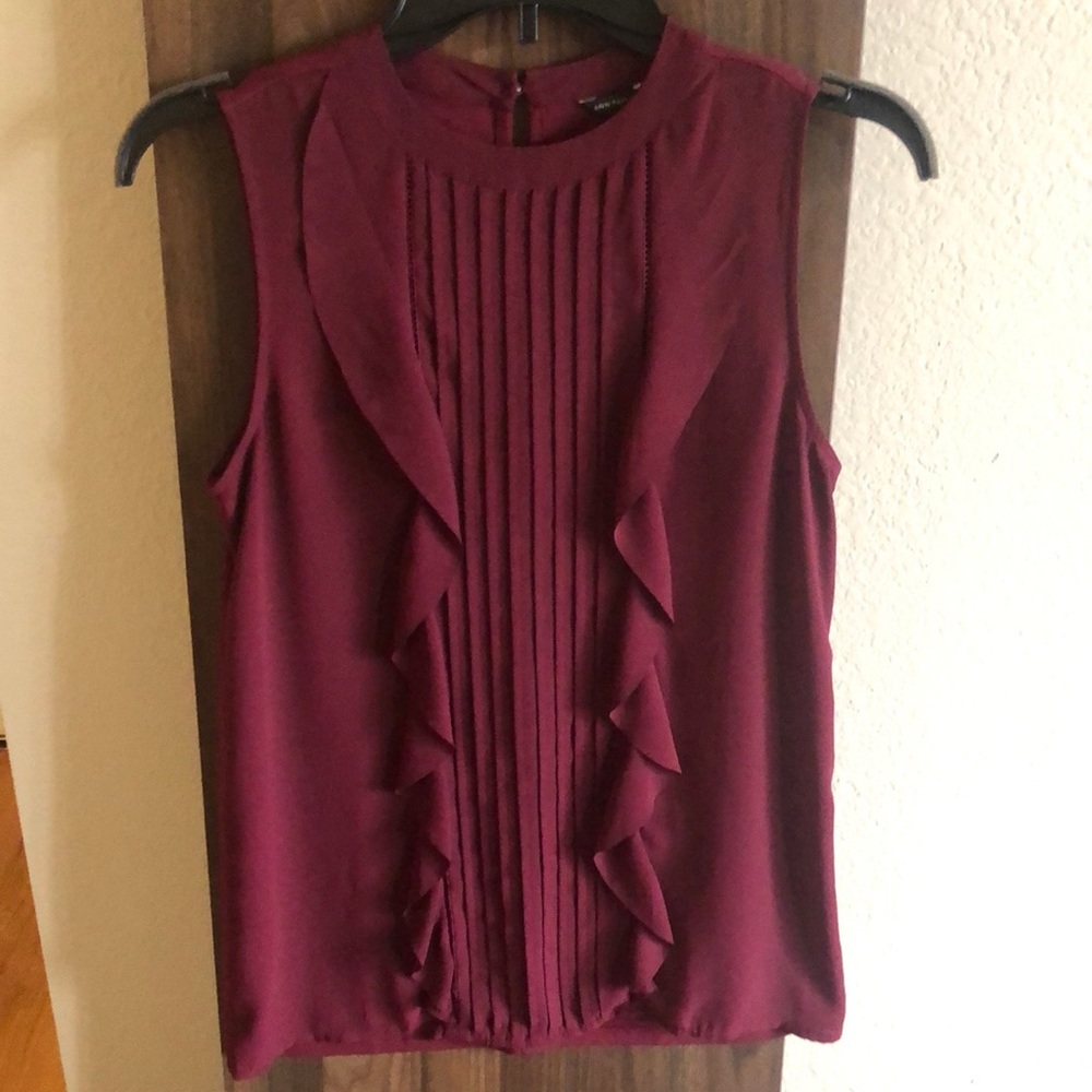 Ann Taylor Sleeveless Blouse, XS in Burgundy